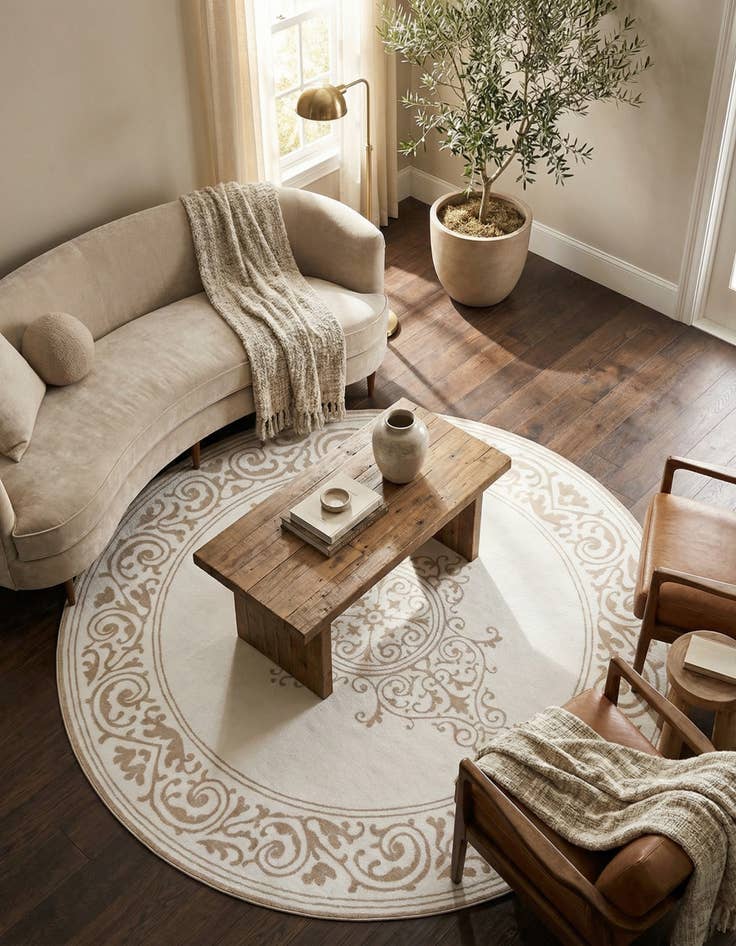 Detail image of 7' 10 x 7' 10 Hermitage Round Rug