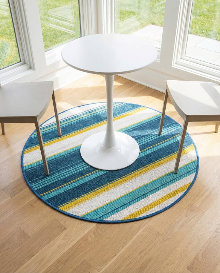 Detail image of 3' x 3' Easy-Clean Border Indoor / Outdoor Round Rug