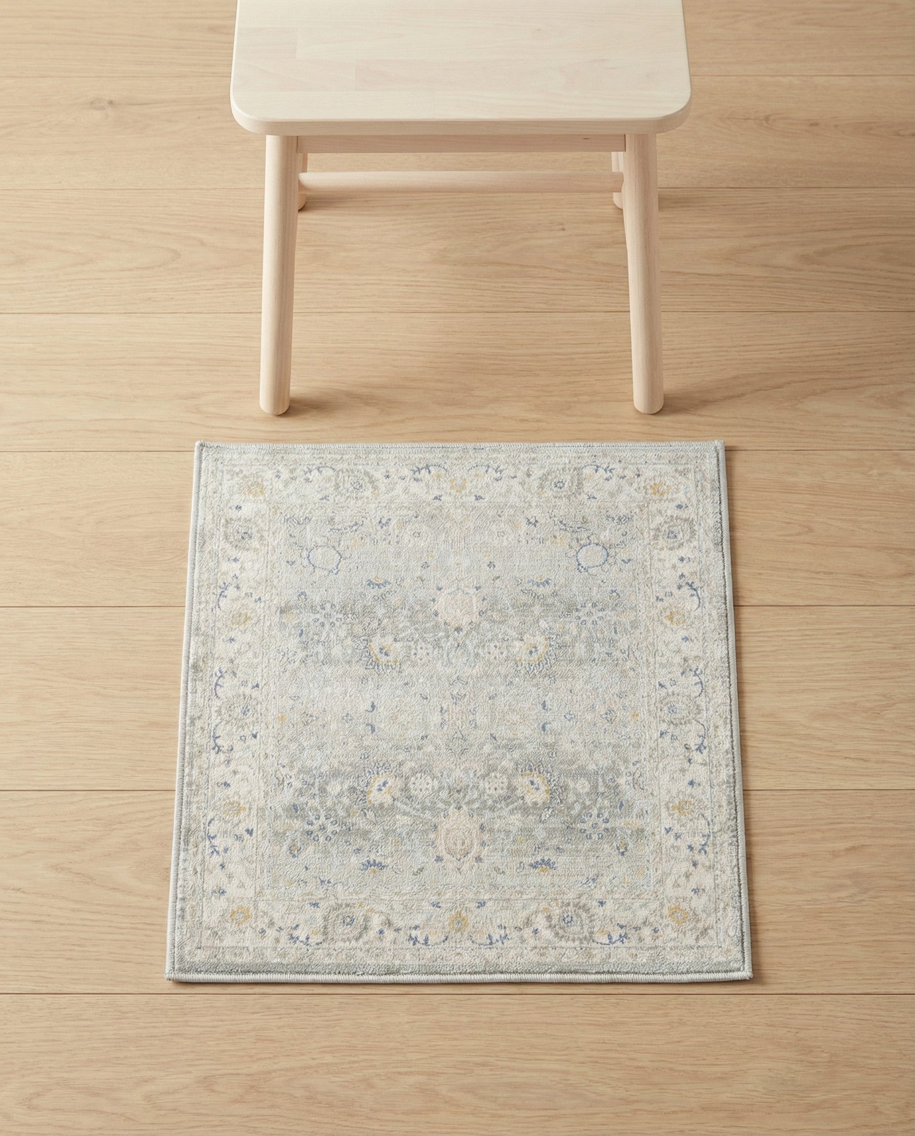 1' 4 x 1' 4 Whitney Sample Rug