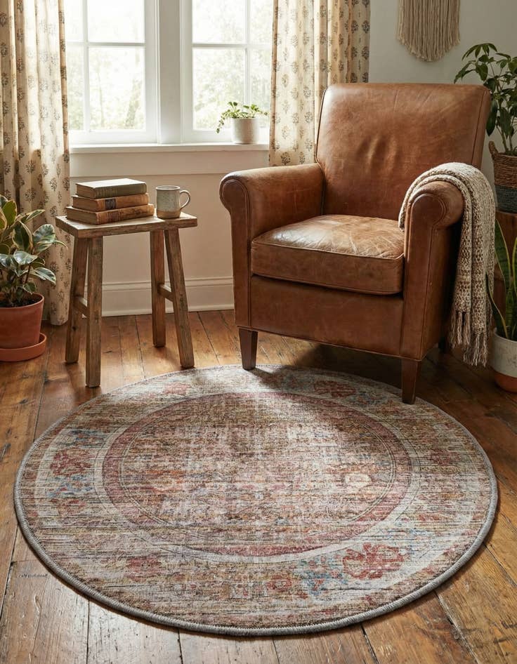 Detail image of 3' 3 x 3' 3  Washable Nostalgia Round Rug