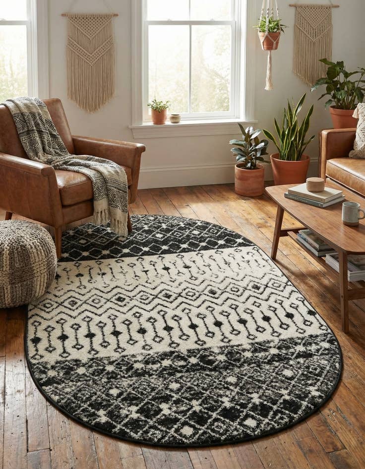 Detail image of 4' x 6' Moroccan Trellis Oval Rug