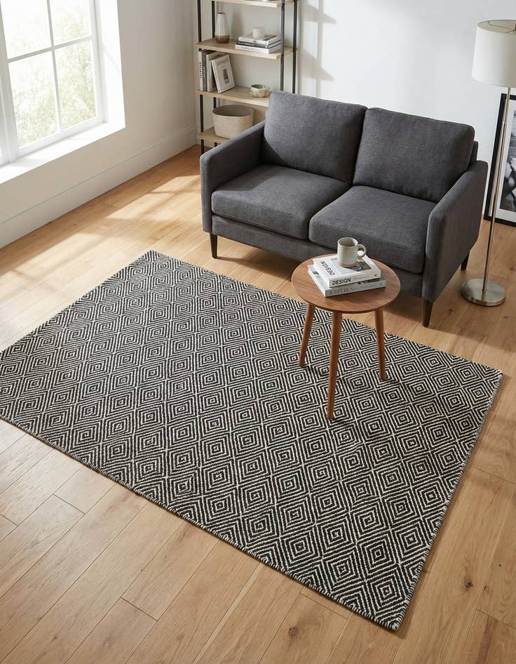 Detail image of 4' 1 x 6' 1  Hand Woven Geo Trellis Flatweave Rug