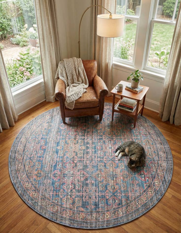 Detail image of 7' 10 x 7' 10 Washable Nostalgia Round Rug