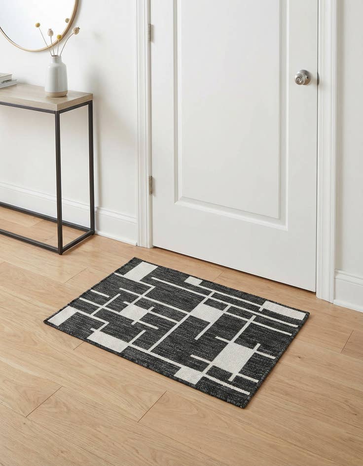 Detail image of 2' x 3' Washable Modern Indoor / Outdoor Rug