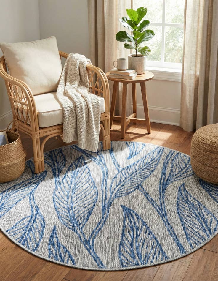 Detail image of 4' x 4'  Washable Botanical Indoor / Outdoor Round Rug