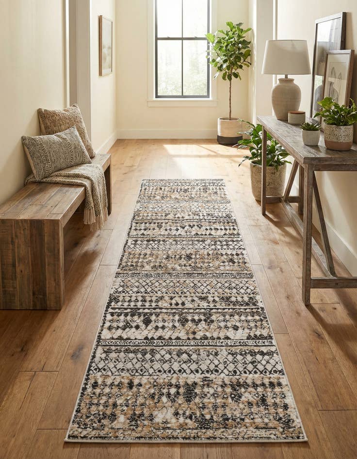 Detail image of 2' 7 x 10' Leipzig Runner Rug