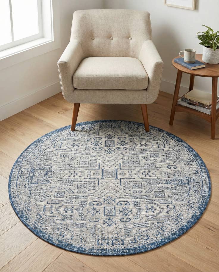 Detail image of 4' x 4' Easy-Clean Aztec Indoor / Outdoor Round Rug