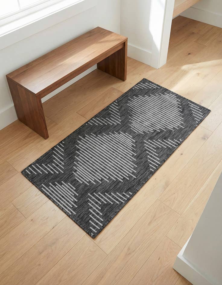 Detail image of 2' x 4' Washable Modern Indoor / Outdoor Runner Rug