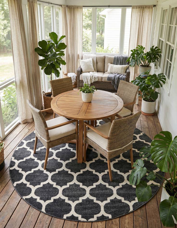 Detail image of 7' 10 x 7' 10 Lattice Round Rug