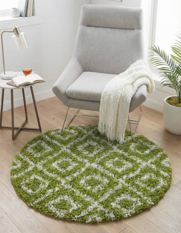 Detail image of 3' 3 x 3' 3 Trellis Shag Round Rug