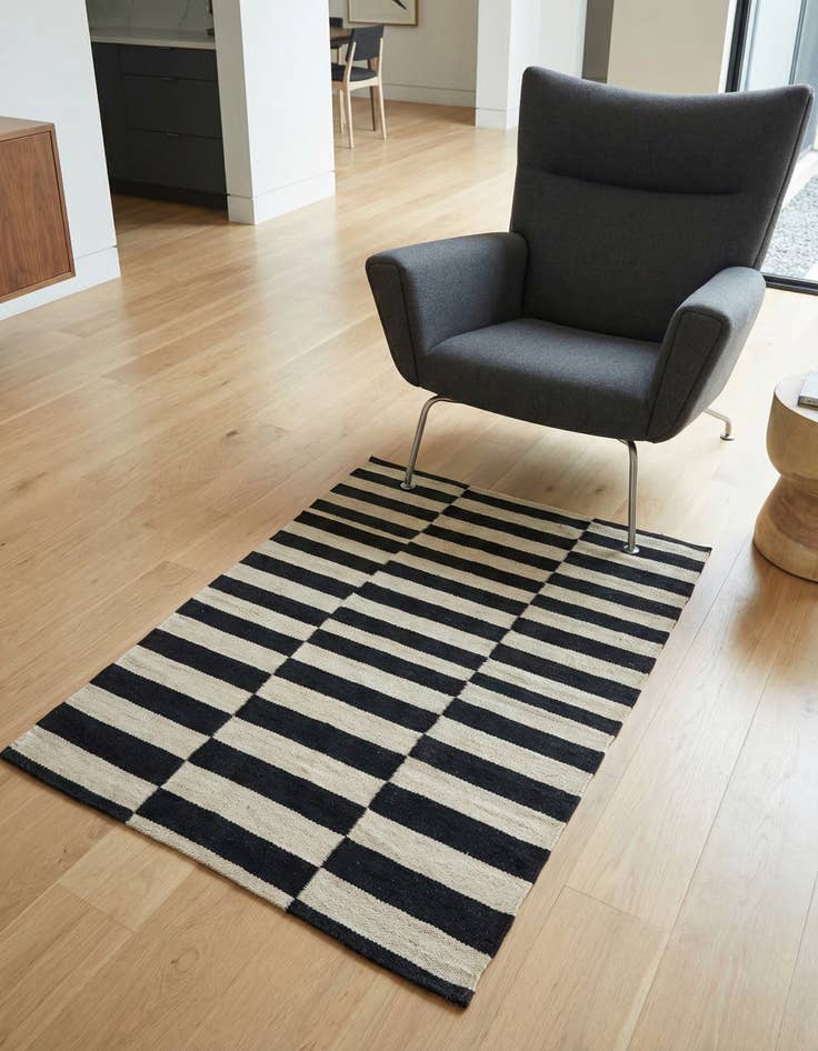 Detail image of 2' 6 x 3' 11 Hand Woven Kilim Modern Wool Rug