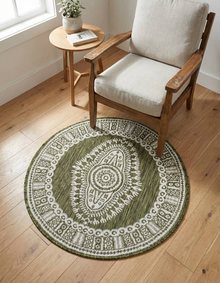 Detail image of 3' x 3' Easy-Clean Traditional Indoor / Outdoor Round Rug