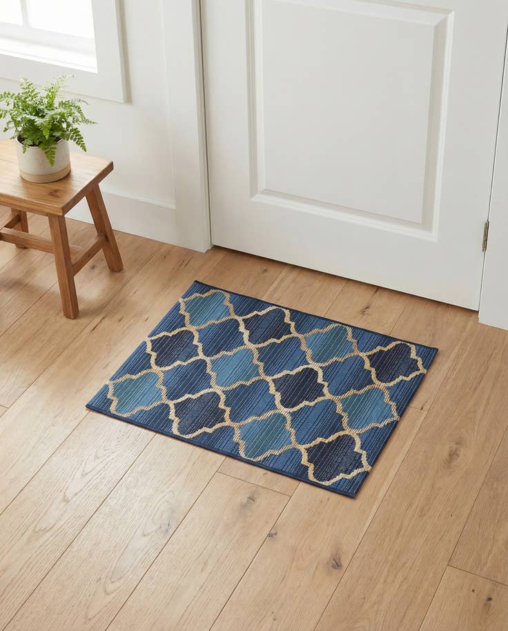 Detail image of 2' 2 x 3' Easy-Clean Trellis Indoor / Outdoor Rug