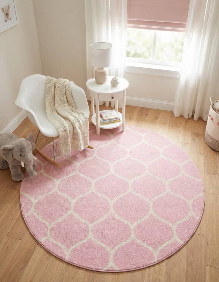 Detail image of 5' 3 x 5' 3 Lattice Frieze Round Rug