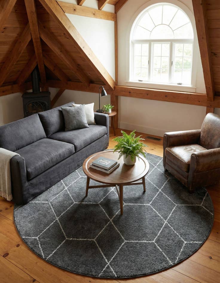 Detail image of 7' x 7' Lattice Frieze Round Rug