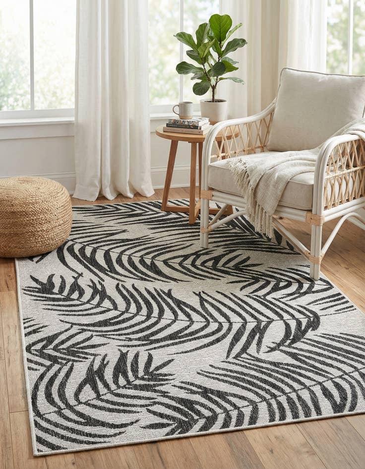 Detail image of 4' x 6' Washable Botanical Indoor / Outdoor Rug