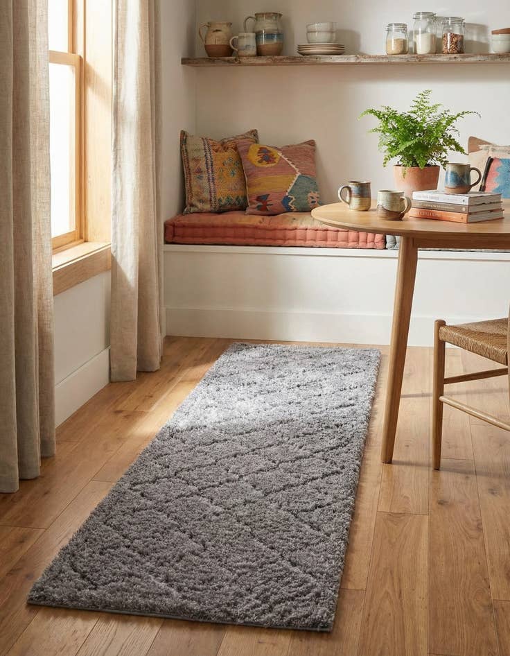 Detail image of 2' x 6' 9 Lattice Shag Runner Rug