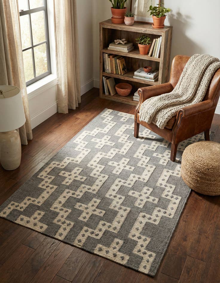 Detail image of 4' 1 x 6' 1 Hand Woven Kilim Wool Rug