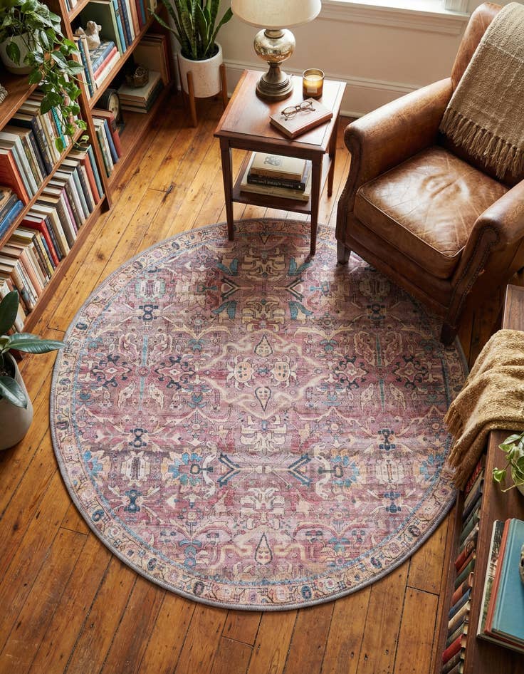 Detail image of 4' x 4' Washable Nostalgia Round Rug