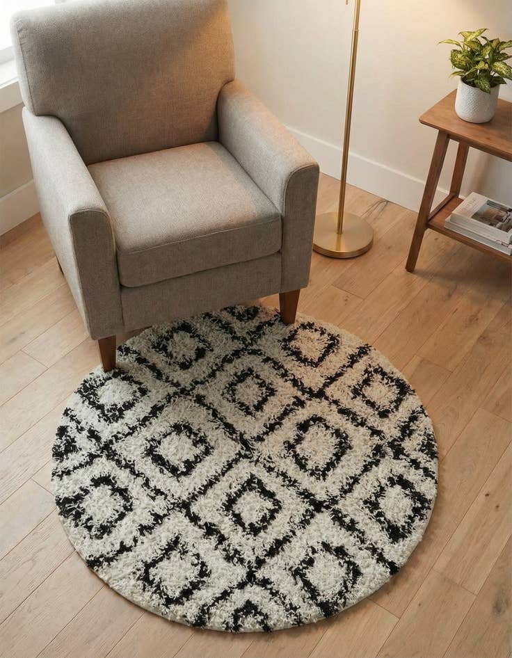 Detail image of 3' 3 x 3' 3 Lattice Shag Round Rug