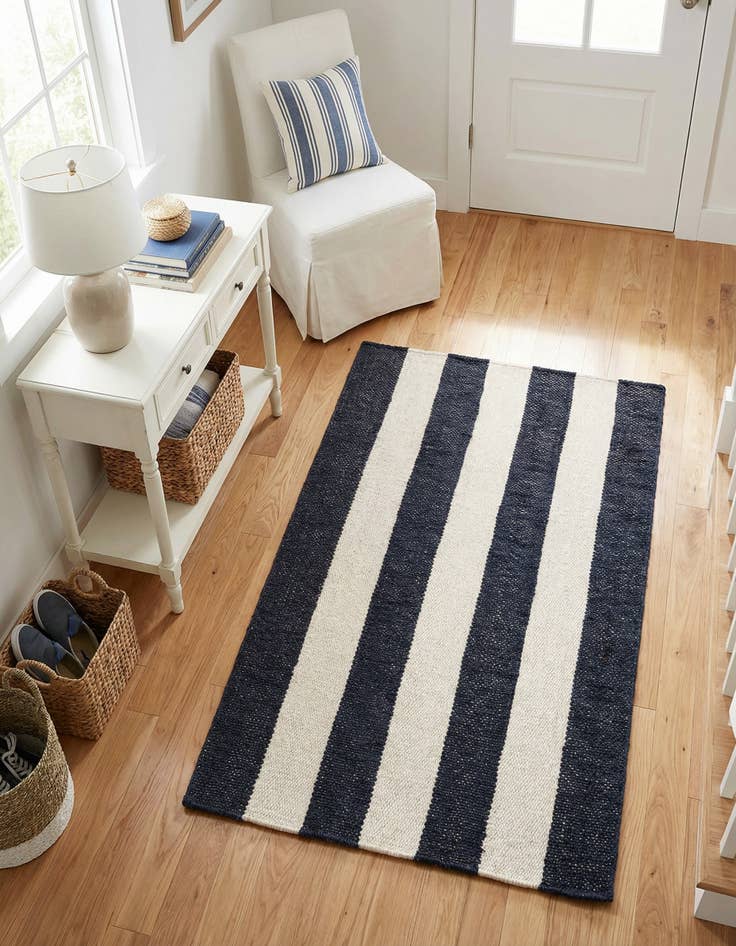 Detail image of 3' 1 x 5' 1 Hand Woven Jill Zarin Hamptons Rug