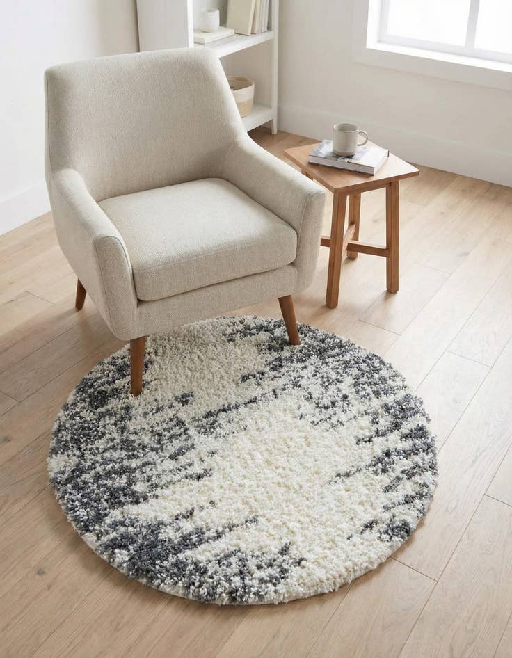 Detail image of 3' 3 x 3' 3 Serenity Shag Round Rug
