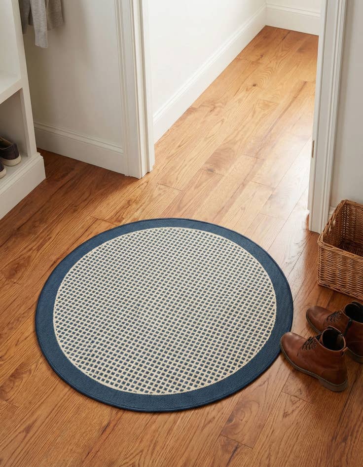 Detail image of 3' x 3' Easy-Clean Border Indoor / Outdoor Round Rug