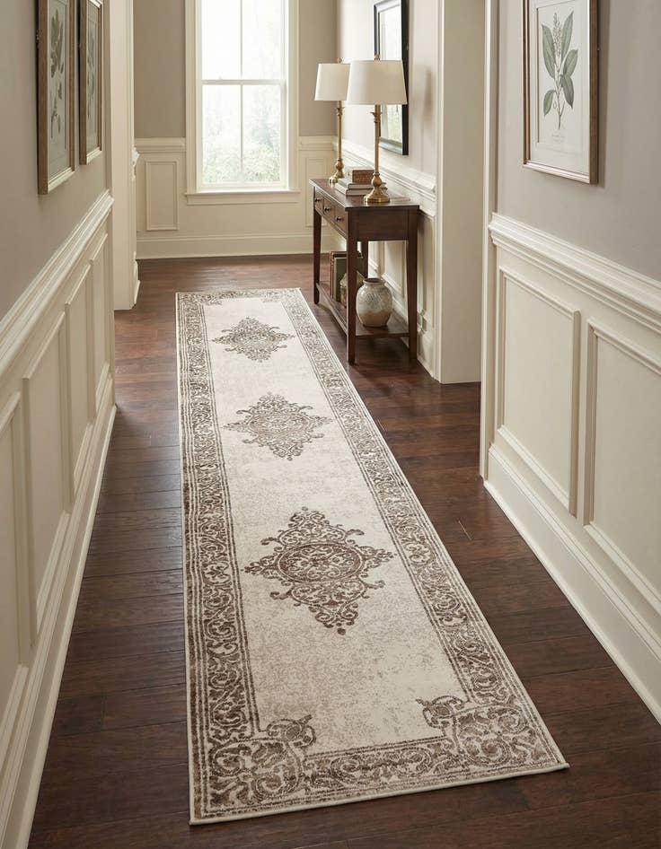 Detail image of 2' 6 x 14' Hermitage Runner Rug