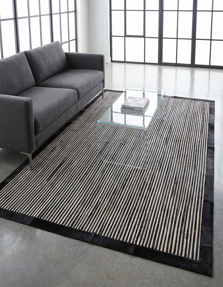 Detail image of 5' 1 x 7' 11 Cowhide - Patchwork Rug