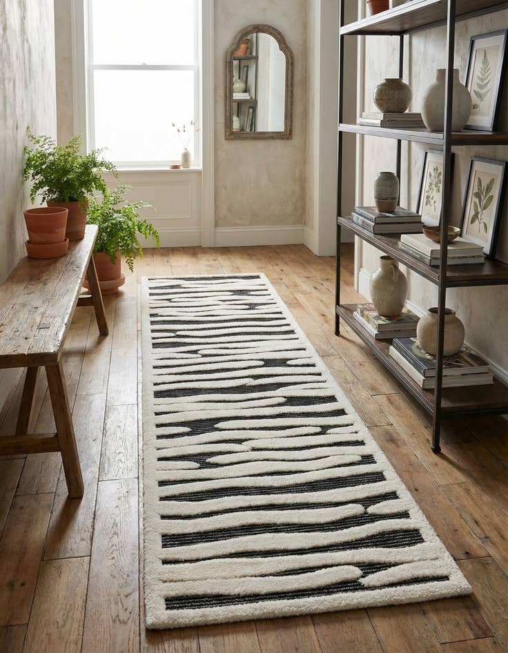 Detail image of 2' 7 x 10' Prismatic Runner Rug