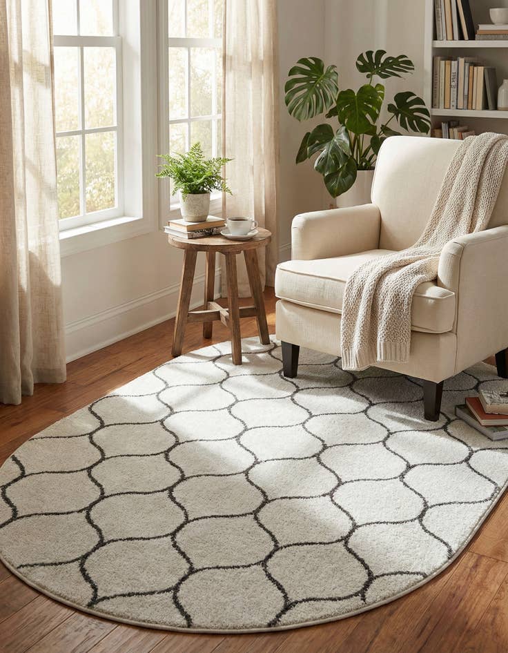 Detail image of 4' x 6' Lattice Frieze Oval Rug