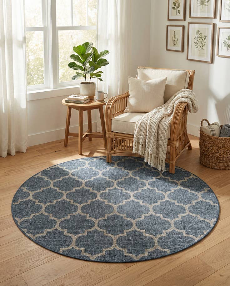 Detail image of 6' x 6' Easy-Clean Lattice Indoor / Outdoor Round Rug