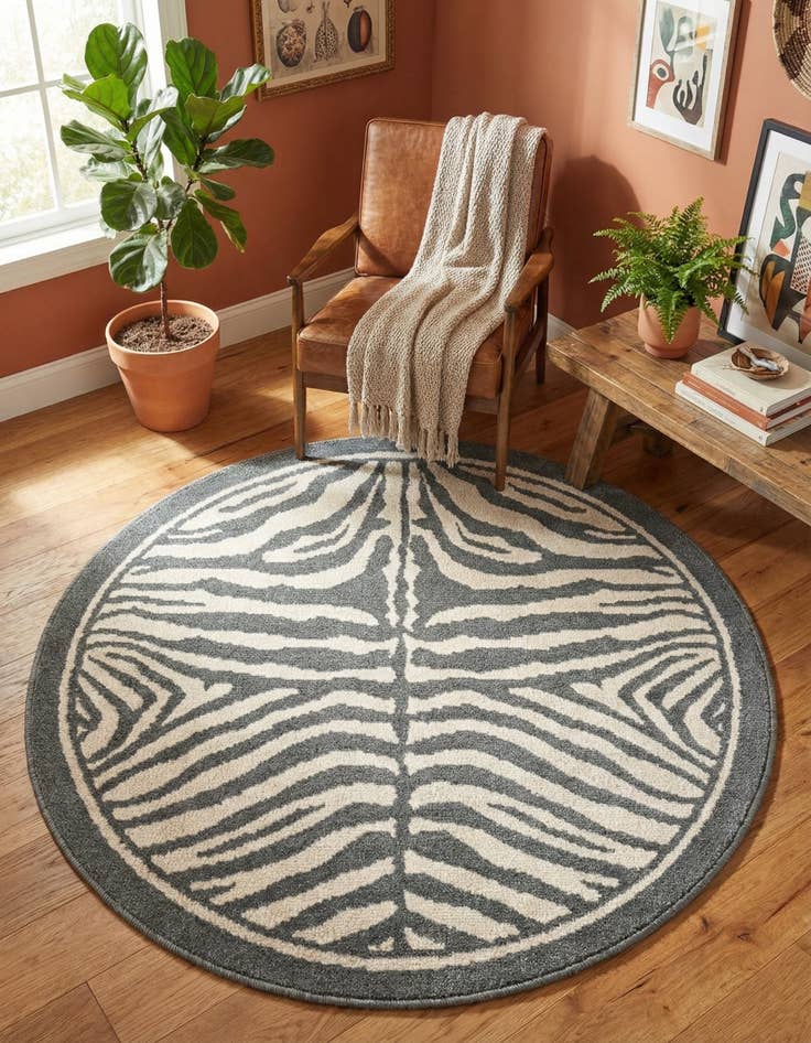 Detail image of 4' x 4' Savannah Round Rug