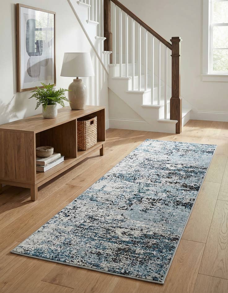 Detail image of 2' 2 x 6' Leipzig Runner Rug