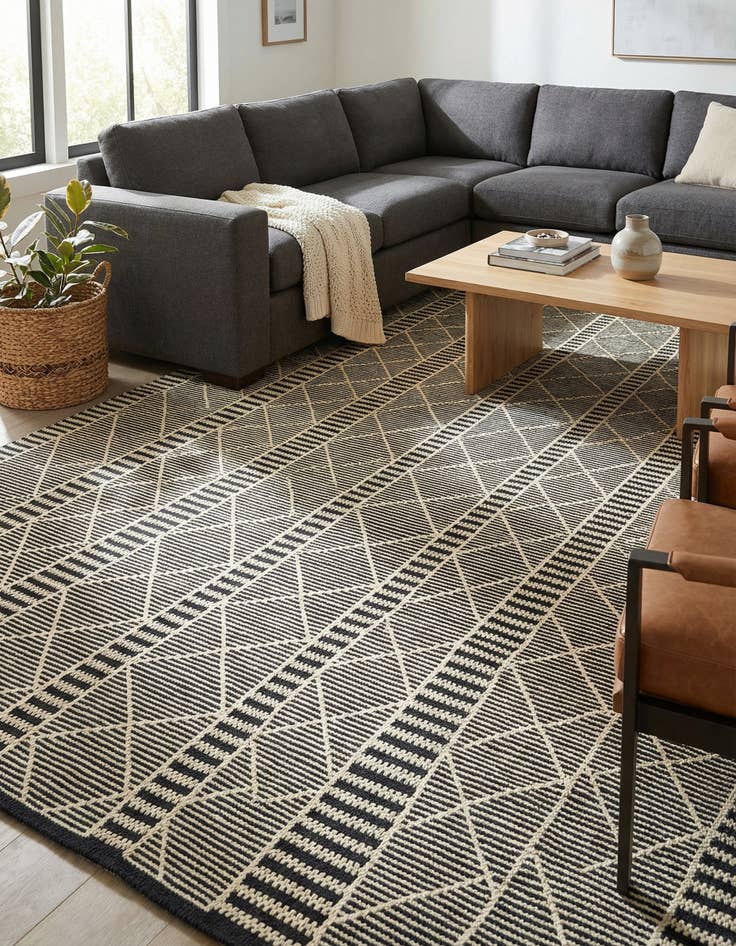 Detail image of 7' 10 x 10' Washable Lattice Indoor / Outdoor Rug