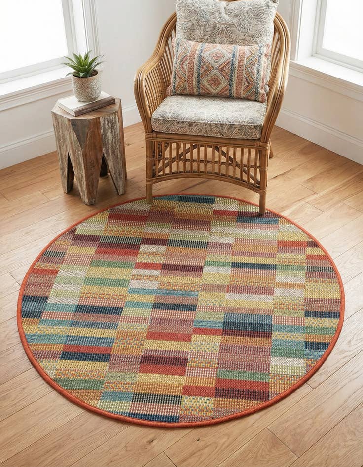 Detail image of 3' 3 x 3' 3  Washable Baja Indoor / Outdoor Round Rug