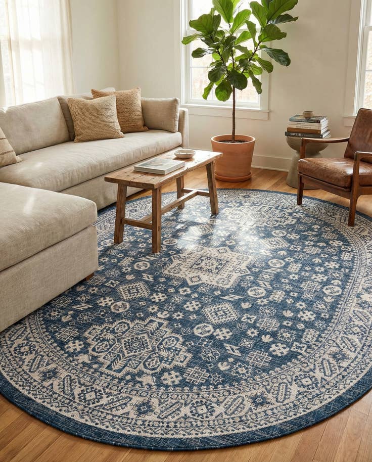 Detail image of 7' 10 x 10' Easy-Clean Aztec Indoor / Outdoor Oval Rug