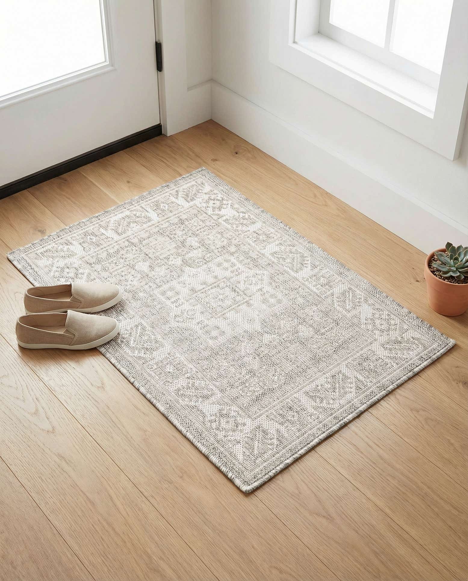 2' x 3' Easy-Clean Aztec Indoor / Outdoor Rug