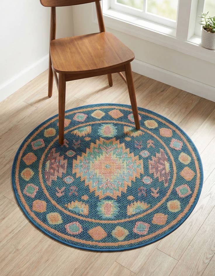 Detail image of 3' 3 x 3' 3  Washable Baja Indoor / Outdoor Round Rug