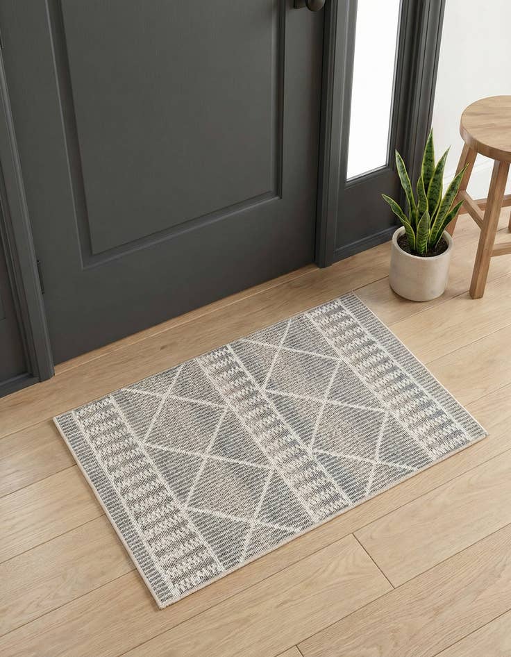 Detail image of 2' x 3'  Washable Trellis Indoor / Outdoor Rug