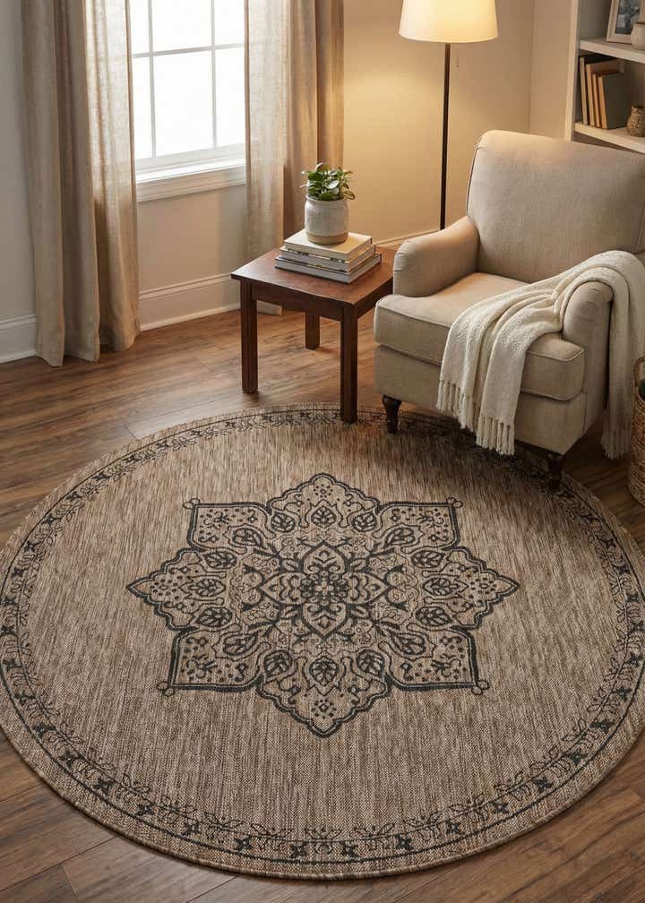 6' x 6' Easy-Clean Traditional Indoor / Outdoor Round Rug