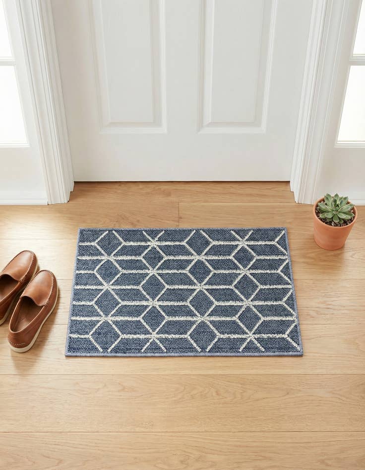 Detail image of 2' x 3' 1 Washable Lattice Indoor / Outdoor Rug