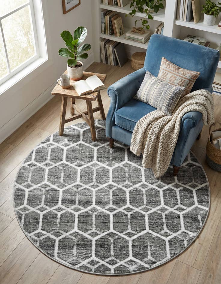 Detail image of  5' x 5' Lattice Trellis Round Rug