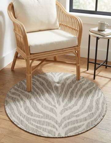 Gray Easy-Clean Safari Indoor / Outdoor Round Rug