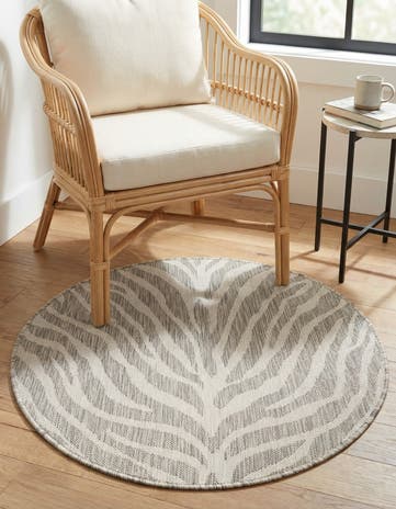 Gray Easy-Clean Safari Indoor / Outdoor Round Rug