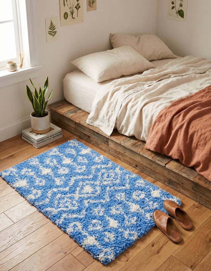 Detail image of 2' x 3' Moroccan Trellis Shag Rug