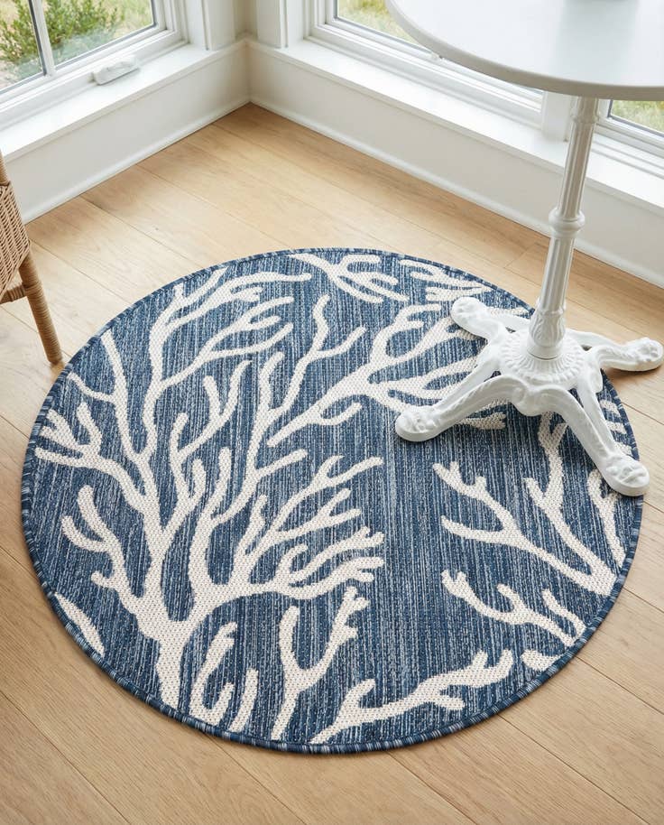 Detail image of 3' x 3' Easy-Clean Coastal Indoor / Outdoor Round Rug