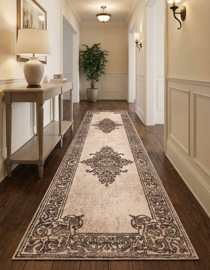 Detail image of 2' 6 x 10' Hermitage Runner Rug