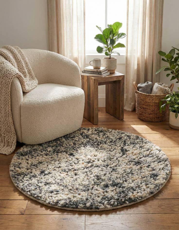 Detail image of 3' 1 x 3' 1 Hand Woven Haka Deluxe Shag Round Rug