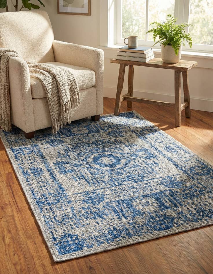 Detail image of 4' x 6' Easy-Clean Traditional Indoor / Outdoor Rug